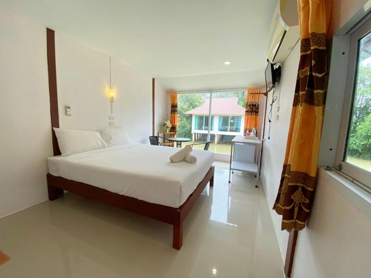 Hotel Banpak Suankaew Talaynoi à Phatthalung Extérieur photo